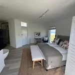 Pingu Beachhouse With Jacuzzi Hout Bay Cape Town
