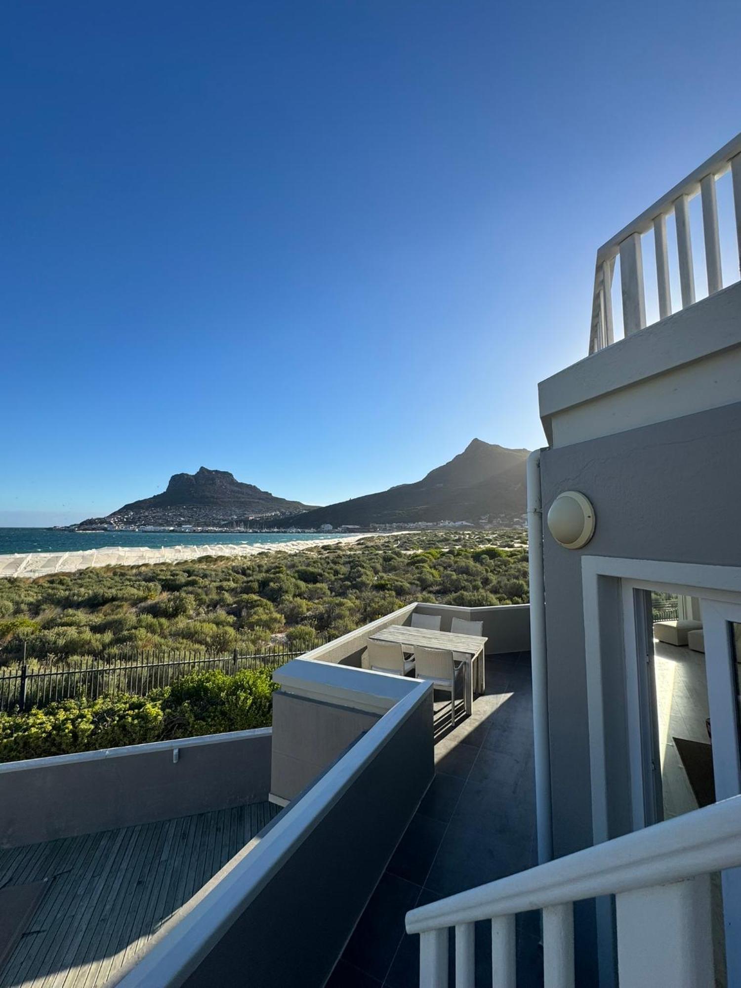 Pingu Beachhouse With Jacuzzi Hout Bay Holiday home Cape Town