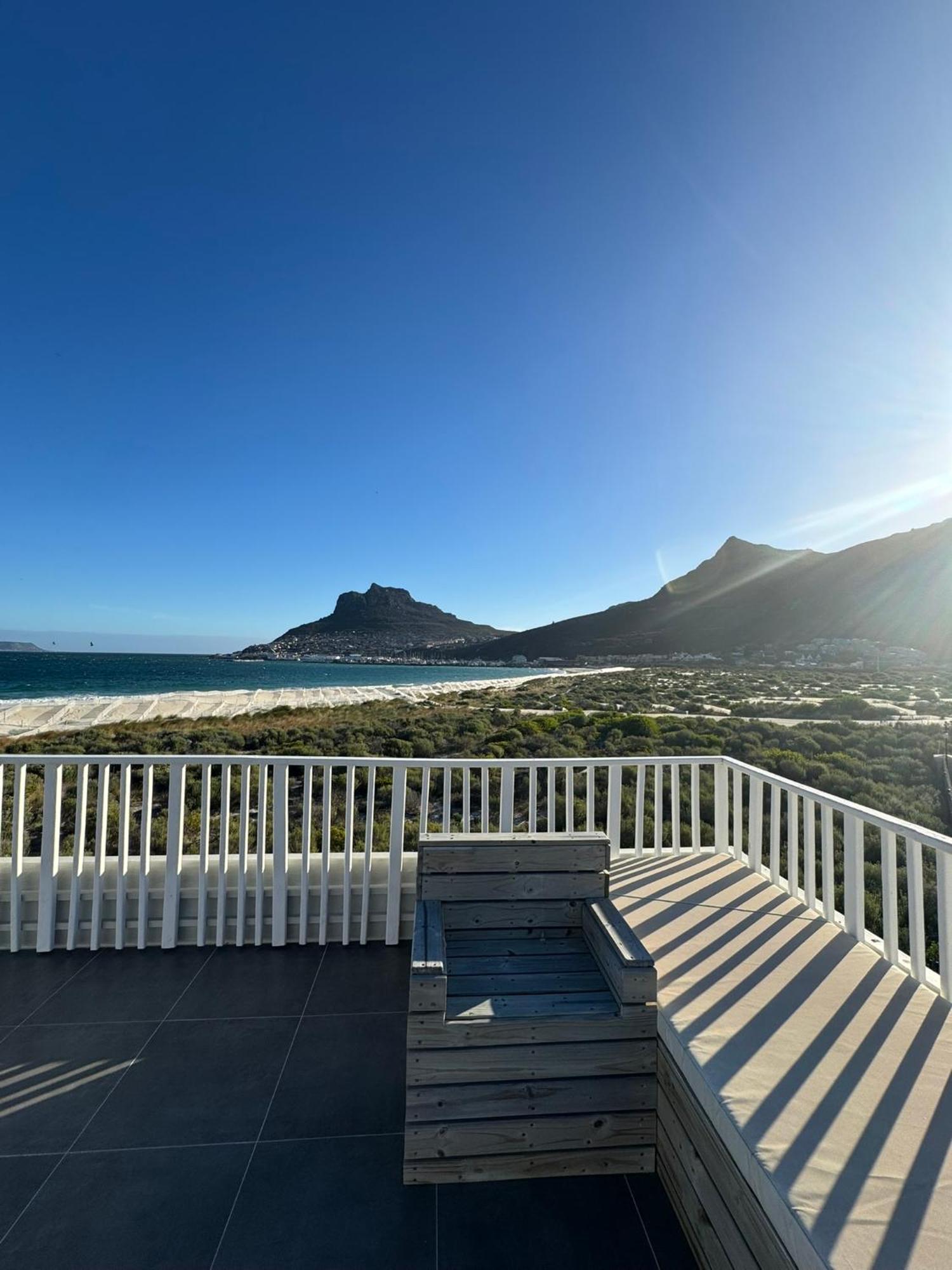 Pingu Beachhouse With Jacuzzi Hout Bay Ferienhaus