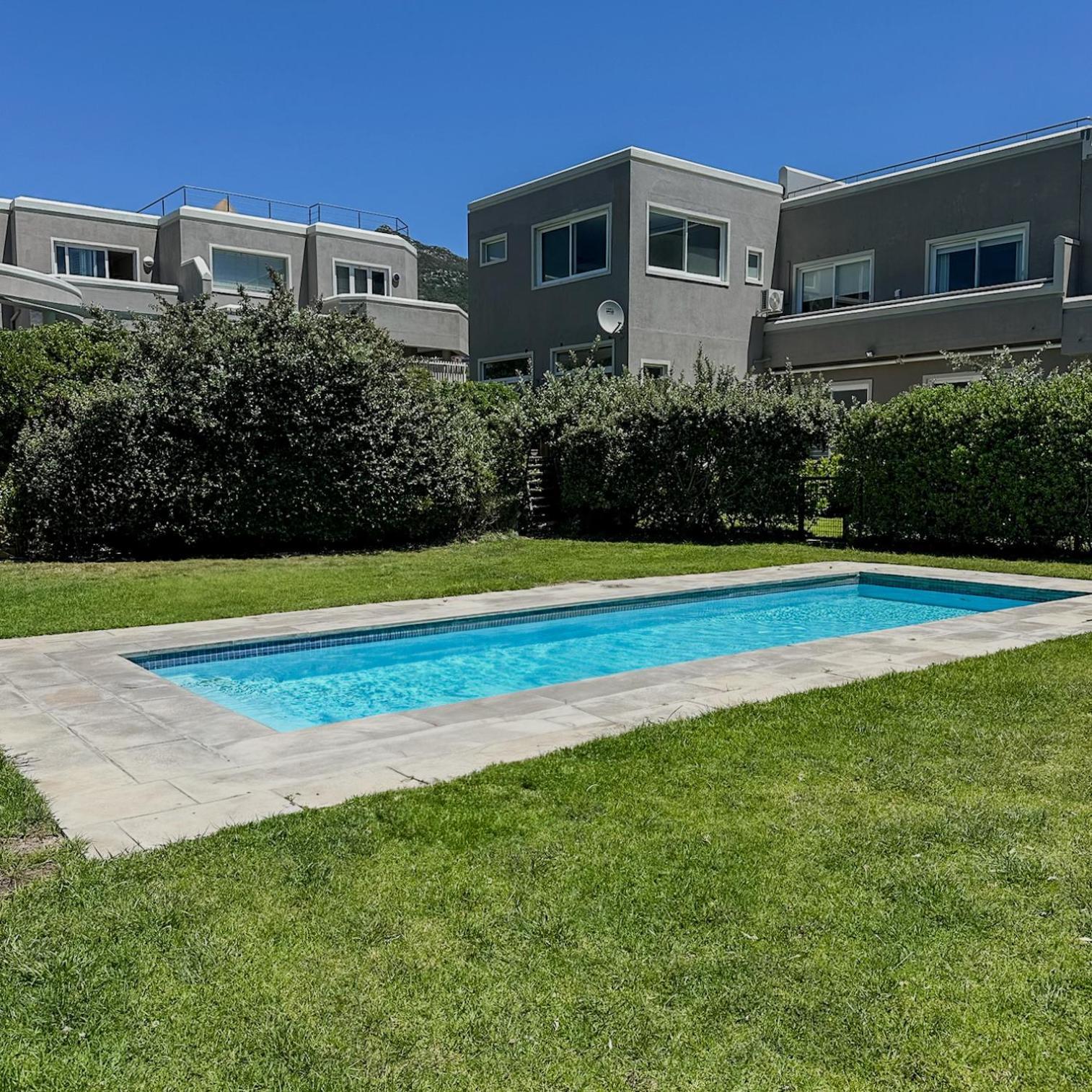Pingu Beachhouse With Jacuzzi Hout Bay Ferienhaus *
