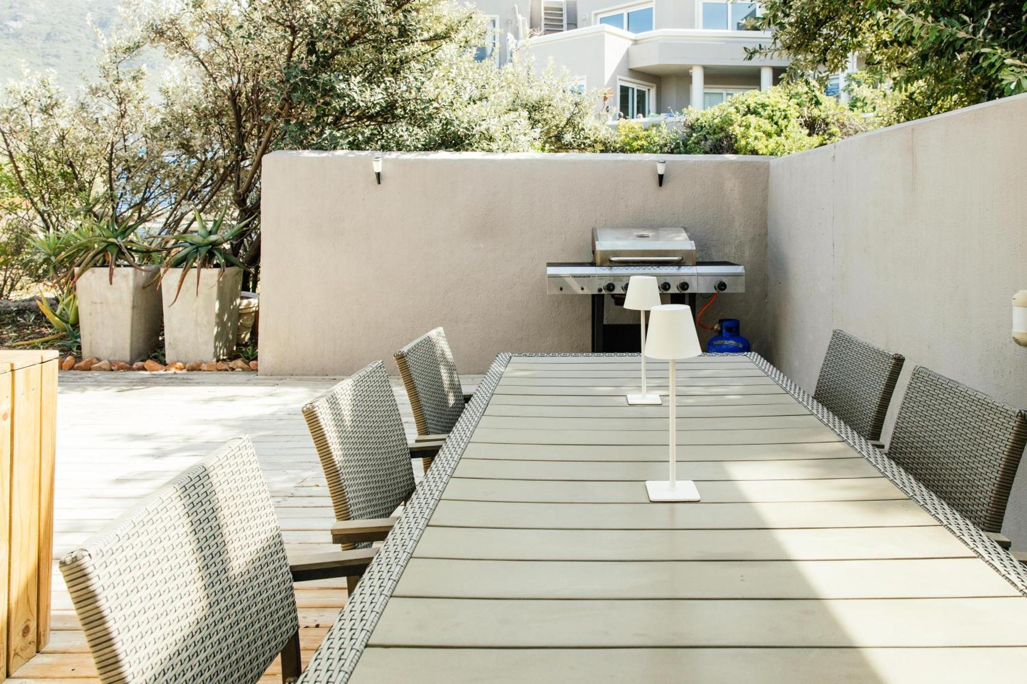 Pingu Beachhouse With Jacuzzi Hout Bay *