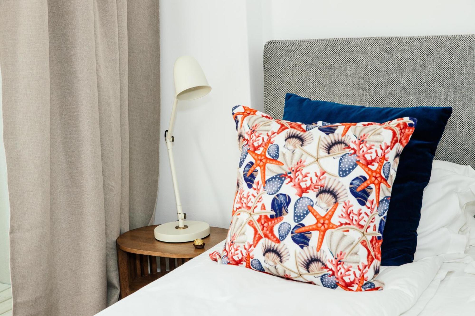 Pingu Beachhouse With Jacuzzi Hout Bay Holiday home Cape Town
