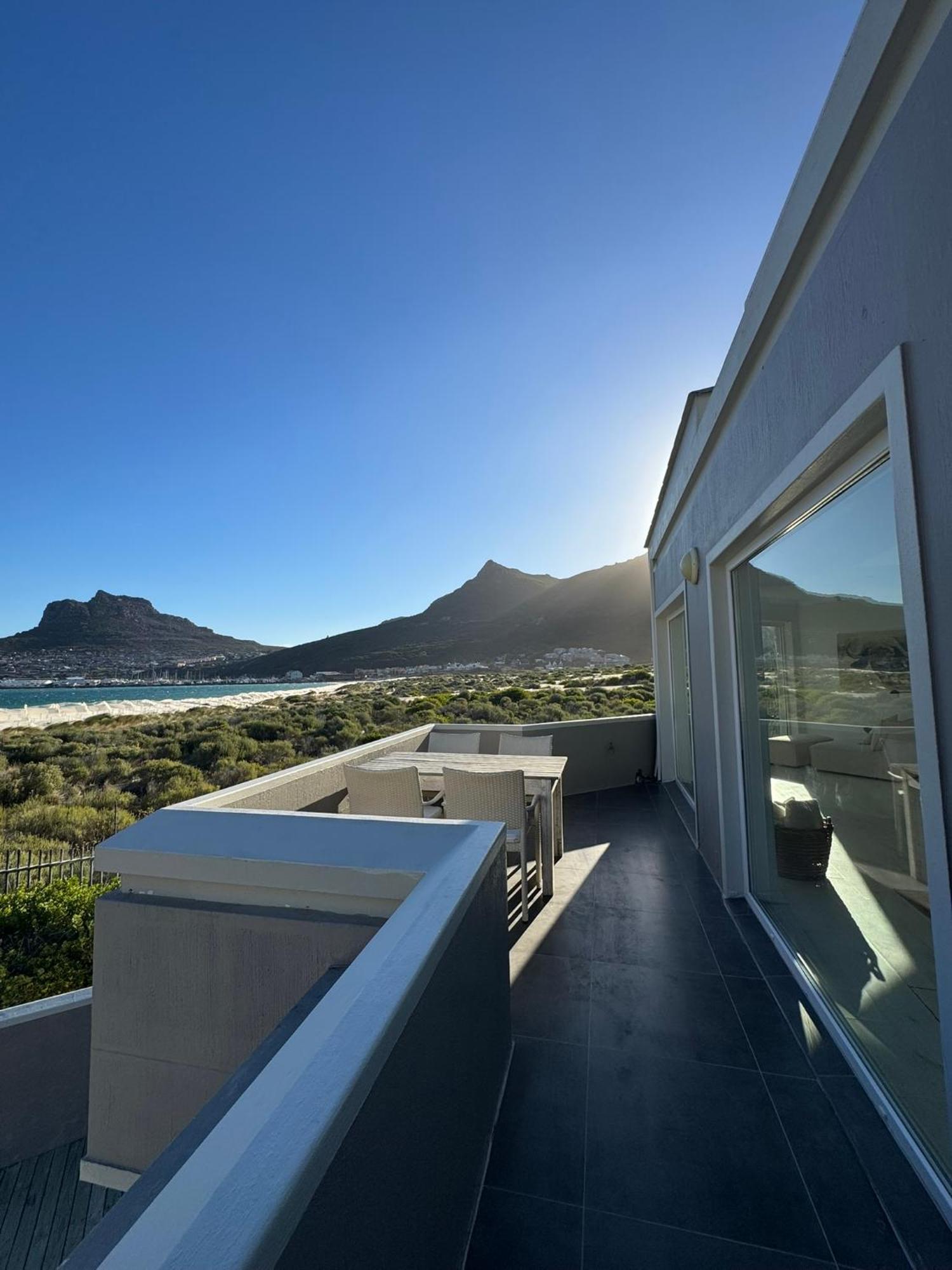 Pingu Beachhouse With Jacuzzi Hout Bay Holiday home