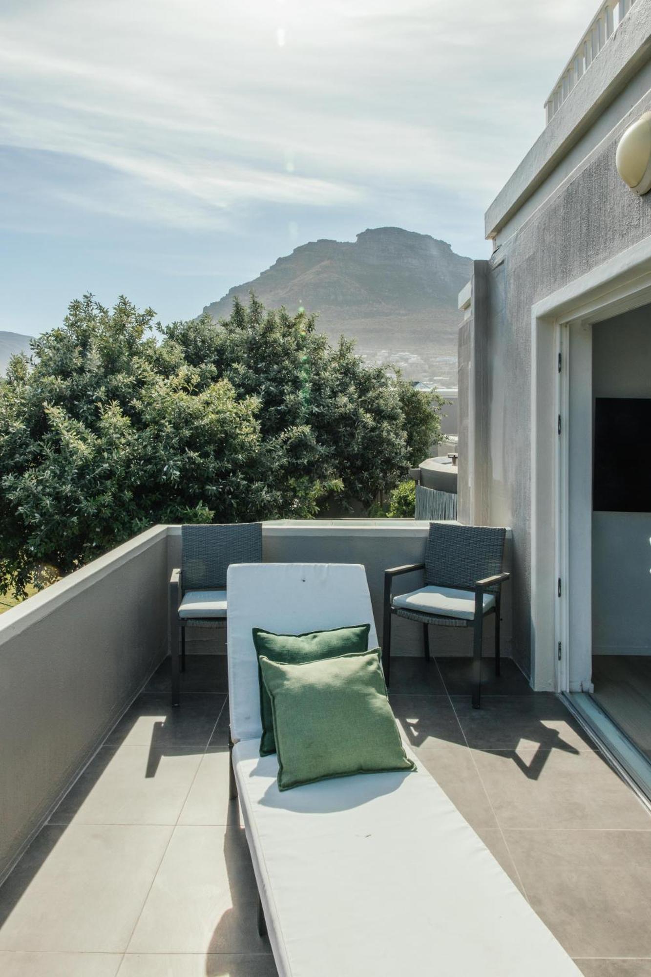 Pingu Beachhouse With Jacuzzi Hout Bay *