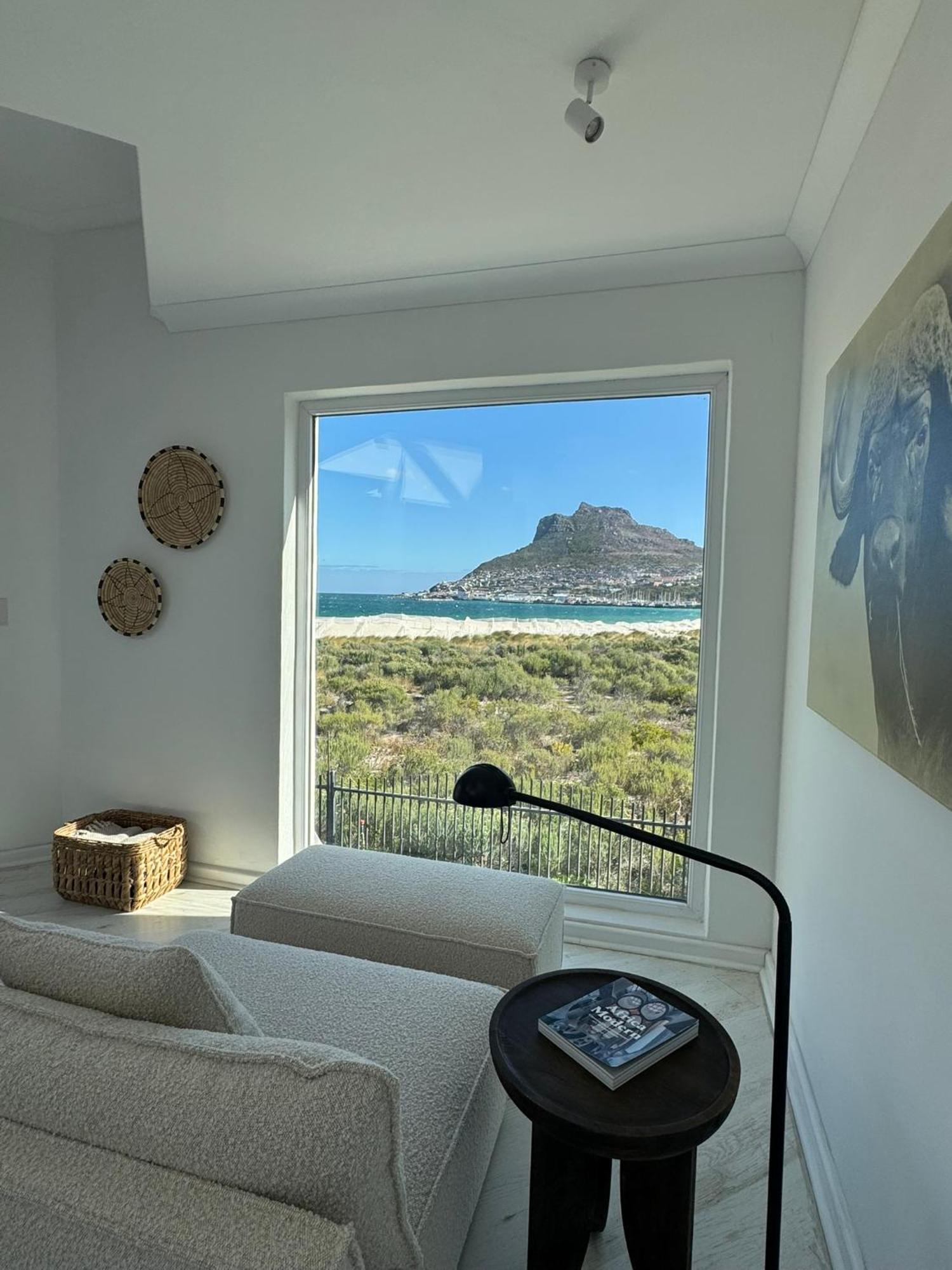 Pingu Beachhouse With Jacuzzi Hout Bay Holiday home *