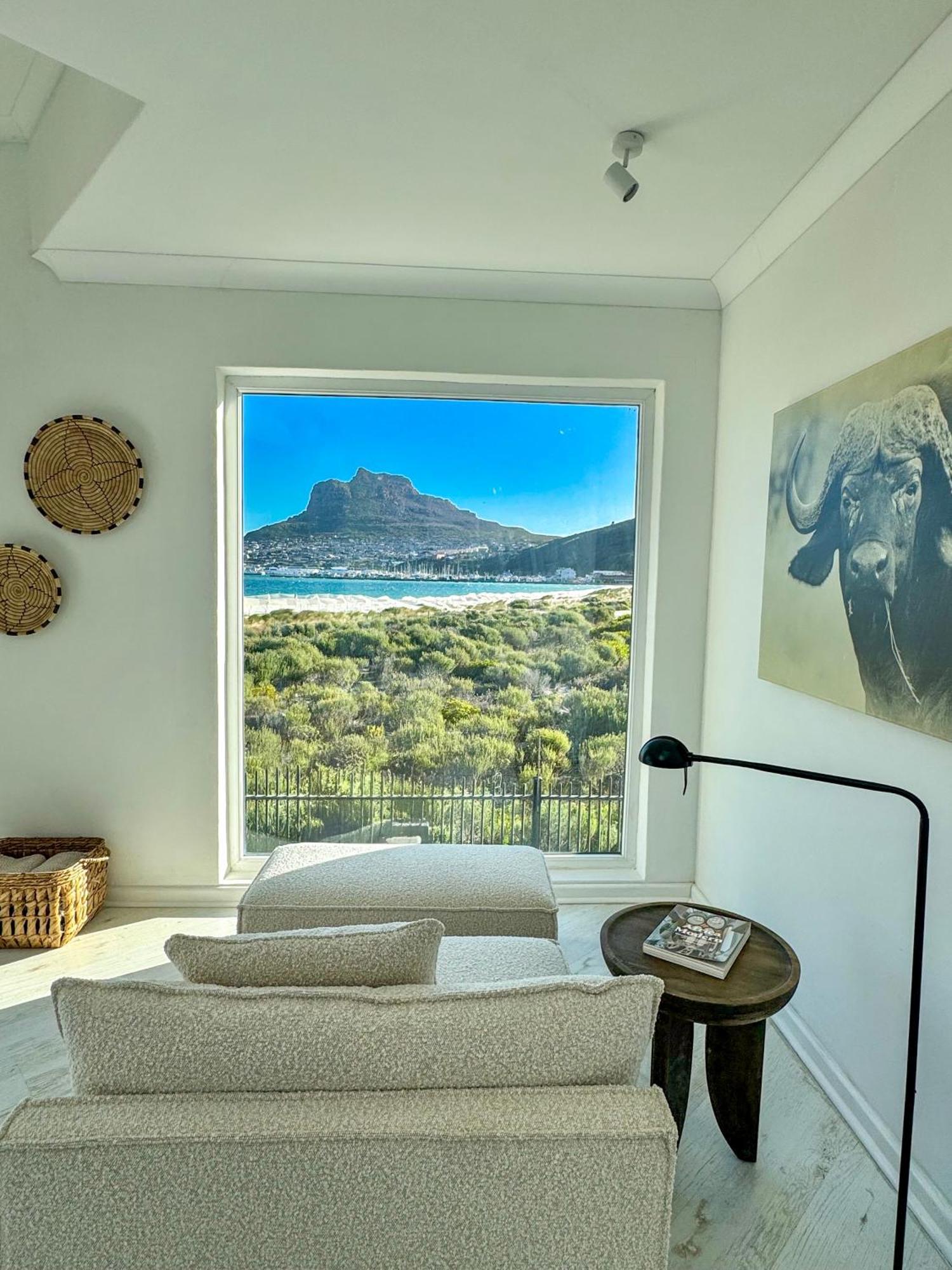 Pingu Beachhouse With Jacuzzi Hout Bay Holiday home *
