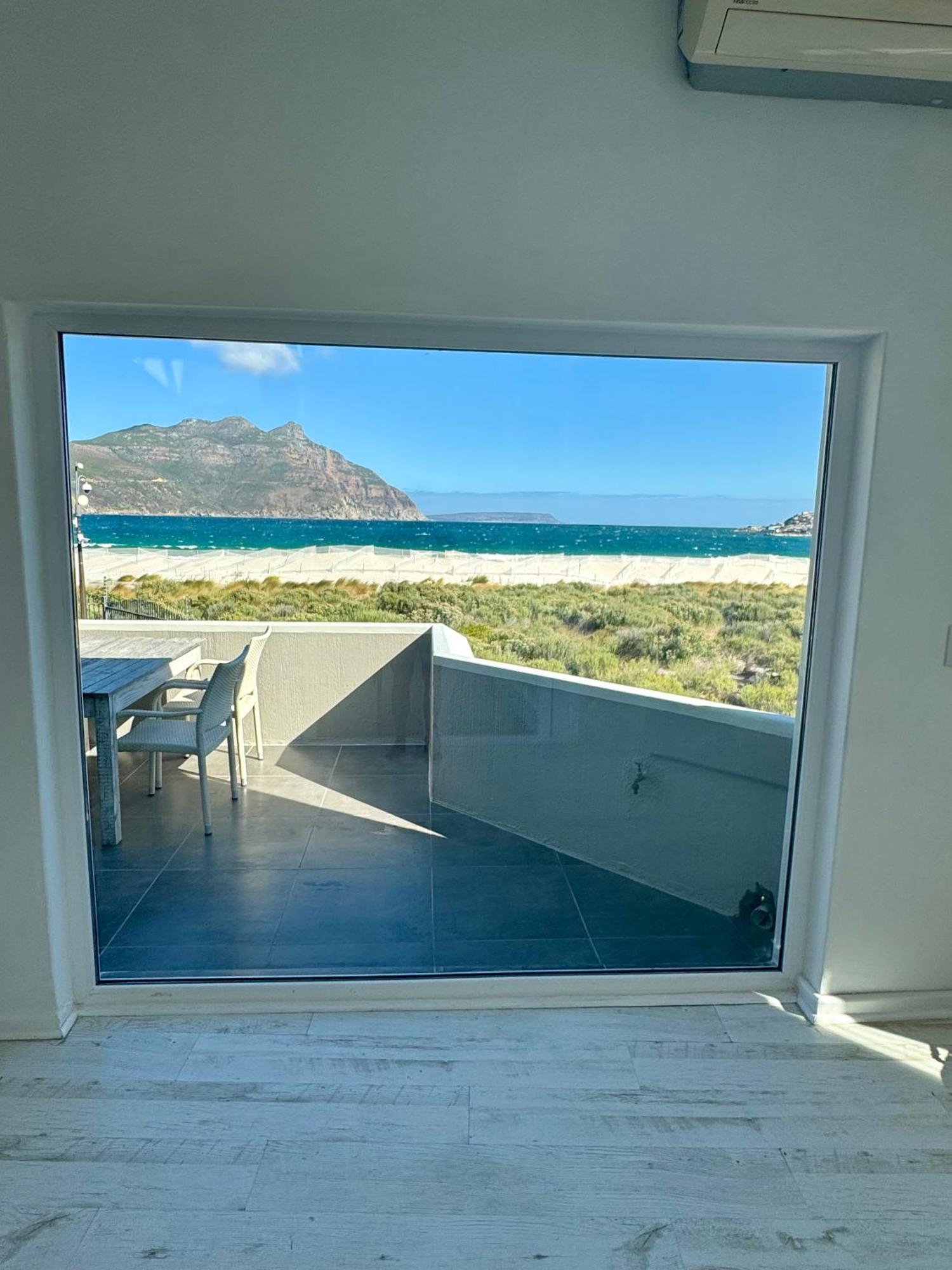 Pingu Beachhouse With Jacuzzi Hout Bay Ferienhaus
